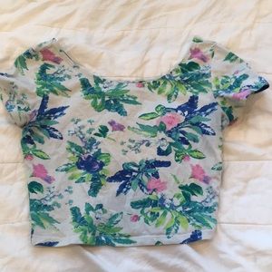 Flower crop top. Kinda off the shoulder. Size M.